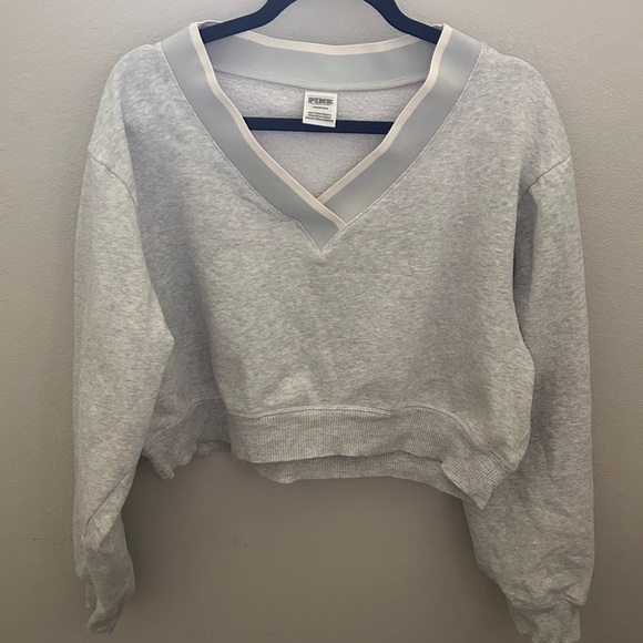 PINK Victoria Secret Cropped Gray V-Neck Women's Sweater Size Large - Picture 2 of 11